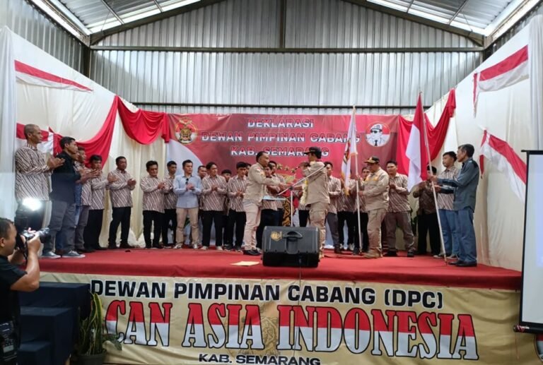 Organisasi Macan Asia Indonesia (MAI) Kabupaten Semarang resmi dikukuhkan di Dusun Krajan 1, Desa Bener pada Senin (8/12/2025) oleh Ketua DPP MAI Armansyah SE. Pembentukan ini bertujuan mendukung program pemerintah dan memperkuat ketahanan pangan melalui kerja sama pertanian, UMKM, serta pembinaan hukum masyarakat.