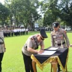 Polres Salatiga melaksanakan serah terima jabatan Kasat Lantas dari AKP Darmin kepada AKP Henry Sylistyanta DS di Lapangan Bhayangkara Polres Salatiga, Jumat (09/01/2036). Kegiatan dipimpin Kapolres AKBP Veronica sebagai bagian penyegaran organisasi, guna meningkatkan kualitas pelayanan lalu lintas melalui kesinambungan program dan inovasi humanis.