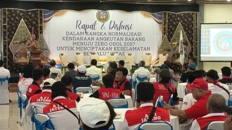 Program Zero ODOL mendapat dukungan pengemudi truk di Jawa Tengah dengan catatan perlu penataan sistem angkutan secara menyeluruh. Asosiasi Pengemudi Independen, Ditlantas Polda Jateng, dan Kemenhub membahas kebijakan ini di Bergas, Kabupaten Semarang, 22 Januari 2026, untuk meningkatkan keselamatan tanpa mematikan mata pencaharian, melalui tarif jelas, pengawasan, dan solusi bertahap.