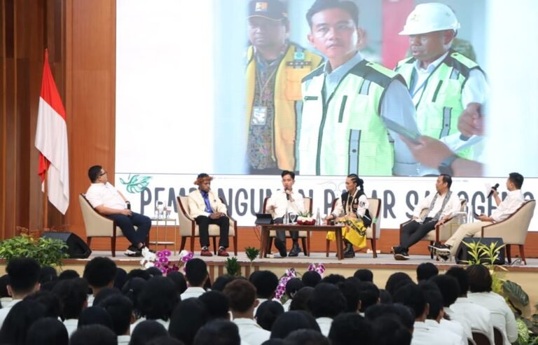 Wakil Presiden Gibran Rakabuming Raka mengajak mahasiswa UKSW mengunjungi IKN untuk membuktikan isu kota hantu tidak benar. Ajakan disampaikan di Salatiga, Senin (26/1/2026). Gibran menegaskan pembangunan eksekutif rampung, ASN sudah berkantor, dan pemerintah siap pindah 2028 untuk mendorong semangat pembangunan nasional dan klarifikasi hoaks.