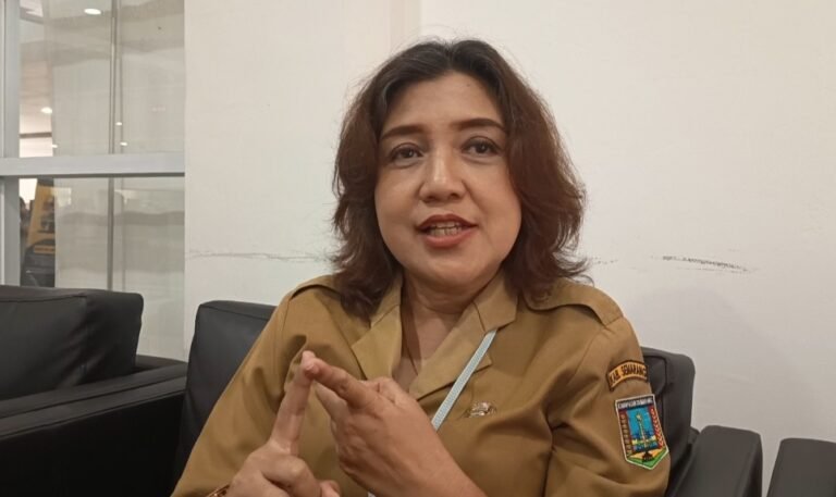 Kabupaten Semarang menembus lima besar realisasi investasi tertinggi di Jawa Tengah dengan nilai Rp4,3 triliun. Capaian ini disampaikan DPMPTSP Kabupaten Semarang di Mal Pelayanan Publik Lopait, Tuntang, Selasa (27/1/2026). Investasi meningkat karena lokasi strategis, akses infrastruktur lengkap, sektor industri kuat, serta inovasi perizinan yang cepat dan pasti.