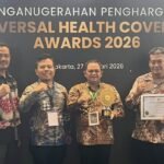 Kabupaten Semarang meraih UHC Award 2026 kategori Pratama dari BPJS Kesehatan di Jakarta pada Selasa (27/1). Penghargaan ini diterima Pemerintah Kabupaten Semarang atas kolaborasi dengan BPJS dan pemangku kepentingan dalam memperluas kepesertaan JKN. Penghargaan diberikan sebagai apresiasi komitmen anggaran dan kebijakan untuk menjamin akses layanan kesehatan merata dan berkelanjutan bagi masyarakat.