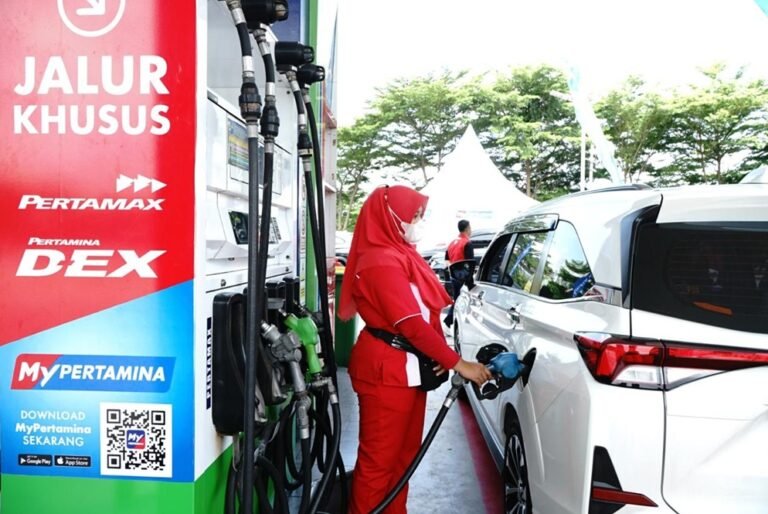 Konsumsi BBM berkualitas di Jawa Tengah dan DIY melonjak selama libur Nataru 2025/2026. Pertamina Patra Niaga mencatat kenaikan signifikan Dex Series dan Pertamax Series pada periode 15 Desember 2025 hingga 5 Januari 2026, dipicu meningkatnya mobilitas dan perjalanan jarak jauh masyarakat.