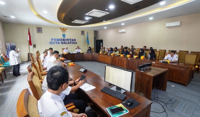 Pelaksanaan Program Makan Bergizi Gratis di Kota Salatiga dinilai berjalan baik dan kondusif. Penilaian disampaikan SPPI bersama Pemerintah Kota Salatiga pada 14 Januari 2026. Evaluasi dilakukan untuk memastikan kualitas kinerja SPPG tetap terjaga melalui koordinasi lintas OPD, peningkatan standar layanan, serta pengelolaan sampah organik.