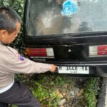 Kecelakaan lalu lintas tunggal menimpa mobil Daihatsu Hijet yang dikemudikan Sabani (55) di Jembatan Cengek, Jalan Raya Tingkir–Suruh, Kota Salatiga, Jumat sore. Insiden terjadi akibat pengemudi kurang konsentrasi saat melintas jembatan, menyebabkan kendaraan menabrak pembatas dan menimbulkan luka ringan serta kerugian materiil.