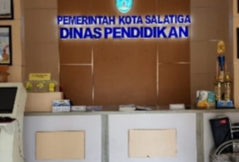 PGRI Kota Salatiga menyatakan kesiapan mendampingi guru non-ASN yang kehilangan insentif kesejahteraan. Sikap ini disampaikan PGRI di Salatiga, awal 2026, sebagai respons kebijakan penghapusan anggaran. Pendampingan dilakukan melalui pendataan dan rencana audiensi guna memperjuangkan keadilan kesejahteraan pendidik.