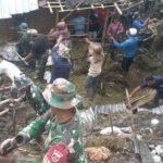 Karya bakti penanganan longsor dilakukan TNI bersama warga dipimpin Danramil 06/Tengaran Kapten Cba Sugiyanto di Dusun Tanubayu, Desa Duren, Tengaran, Kabupaten Semarang, Minggu (11/1/2026). Kegiatan ini dilakukan untuk membantu warga terdampak dan membersihkan material longsor secara gotong royong.