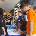 Tes narkoba mendadak digelar Rutan Kelas IIB Salatiga terhadap petugas dan warga binaan di lingkungan rutan, Salatiga, Jumat (9/1/2026). Kegiatan ini dilakukan sebagai deteksi dini pencegahan penyalahgunaan narkoba melalui tes urine, dengan hasil seluruh peserta dinyatakan negatif dan komitmen zero halinar terus diperkuat.