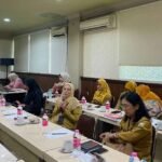 Pemkab Semarang berkomitmen mempertahankan capaian Universal Health Coverage melalui Program JKN dengan pembiayaan APBD bagi peserta PBPU Pemda. Hal ini disampaikan Dinas Kesehatan dan BPJS Kesehatan Ungaran di Kabupaten Semarang pada 2026. Upaya ini dilakukan untuk menjamin akses layanan kesehatan warga serta meningkatkan mutu layanan dan keaktifan kepesertaan JKN.