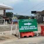 Akses jalan di Pertigaan Rengas, Bawen, Kabupaten Semarang, ditutup total mulai 24 Januari 2026 oleh Polres Semarang untuk proyek pengecoran jalur Exit Tol Jogja–Bawen. Penutupan berlangsung 12 hari karena pekerjaan konstruksi, dengan rekayasa lalu lintas dan pengalihan arus melalui kawasan Pasar Pon serta rute alternatif guna mencegah kemacetan.