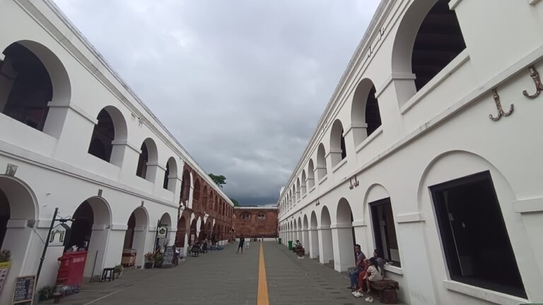 Sendratari sejarah “Babad Fort Willem I” akan dipentaskan perdana oleh kolaborasi seniman Ambarawa di kawasan Benteng Fort Willem I, Ambarawa, Sabtu 17 Januari 2026 malam. Pertunjukan ini digelar untuk menghidupkan kembali sejarah benteng melalui seni tari, musik, dan visual, sekaligus mendukung pengembangan wisata budaya.