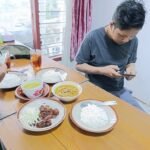 Warung Makan Gule Mbah Djaeni menjadi kuliner legendaris yang dikelola generasi ketiga keluarga Roni Eka Bastian di gang Jalan Sukowati, Salatiga, sejak 1978. Tetap ramai dikunjungi hingga kini karena cita rasa rempah khas dan menu unik seperti gule goreng yang diolah segar setiap hari.