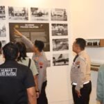 Polres Salatiga menggelar buka puasa bersama insan pers di Joglo Satlantas, Salatiga, Rabu (25/2/2026). Kapolres AKBP Ade Papa Rihi memimpin kegiatan Ramadan 1447 H ini untuk mempererat sinergitas dan menjaga stabilitas kamtibmas. Acara diisi dialog hangat serta pengenalan Museum Polres sebagai sarana edukasi sejarah Polri.