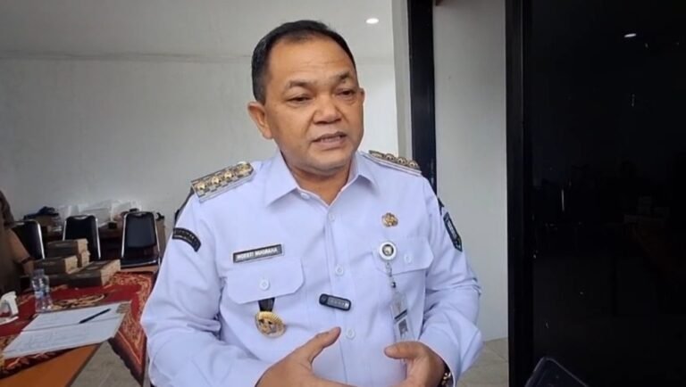 Sebanyak 71.326 peserta BPJS Kesehatan PBI di Kabupaten Semarang dinonaktifkan. Kebijakan ini disampaikan Bupati Semarang Ngesti Nugraha bersama Dinkes dan Dinsos di Ungaran, Kamis (12/2/2026). Penonaktifan terjadi akibat perubahan data ke DTSEN, dan pemerintah menjamin layanan tetap berjalan melalui APBD serta mekanisme reaktivasi.