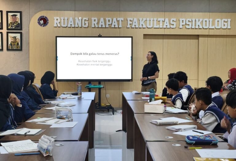SMP Arunika menggelar Kelas Manajemen Galau bagi siswa kelas 7–9 bekerja sama dengan dosen Psikologi UKSW. Program ini ditujukan bagi siswa SMP guna memperkuat kesehatan mental remaja. Kegiatan dilaksanakan di lingkungan sekolah sebagai respons fase emosi dinamis, melalui pendekatan komunikatif, reflektif, dan dialog interaktif.