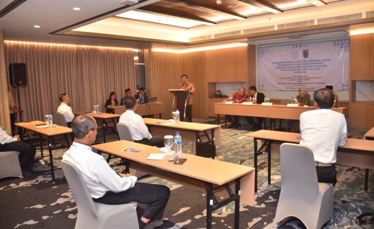 Seleksi jabatan Sekda Kota Salatiga memasuki tahap uji kompetensi bagi lima pejabat kandidat di Swiss-Belhotel Solo, Selasa–Kamis (3–5/2/2026). Proses ini digelar Pemkot Salatiga untuk menilai kepemimpinan dan manajerial calon Sekda melalui metode assessment center secara objektif dan profesional.