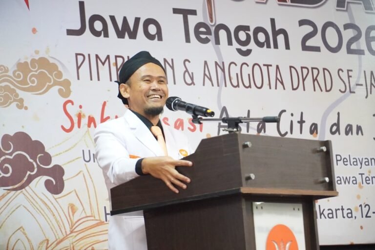 DPW PKS Jawa Tengah membuka peluang mengusung calon kepala daerah secara mandiri pada Pilkada mendatang. Sekjen PKS Muhammad Kholid menyebut 18 daerah berpotensi tanpa koalisi, menyusul putusan MK soal ambang batas 7 persen. Konsolidasi dilakukan melalui bimtek dan strategi K2P2 untuk memperkuat kader serta elektoral.