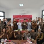 Forum Komunikasi Wartawan Kabupaten Semarang memperingati Hari Pers Nasional 2026 di ruang wartawan Kantor Bupati Semarang, Rabu (11/2/2026). Kegiatan dihadiri Bupati Ngesti Nugraha, Wakil Bupati, Kapolres, dan DPRD. Peringatan digelar untuk mengapresiasi peran pers dalam menyampaikan informasi, edukasi kebencanaan, serta menjalankan fungsi kontrol sosial melalui sinergi dan komunikasi yang erat.