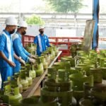 PT Pertamina Patra Niaga menambah pasokan LPG 3 kg sebanyak 710.160 tabung jelang Ramadan 2026. Kebijakan disampaikan Area Manager Taufiq Kurniawan di wilayah Jawa Tengah, khususnya Semarang dan Muria Raya. Langkah ini diambil karena lonjakan konsumsi tahunan. Distribusi dilakukan bertahap melalui pangkalan resmi sesuai HET Rp18.000.