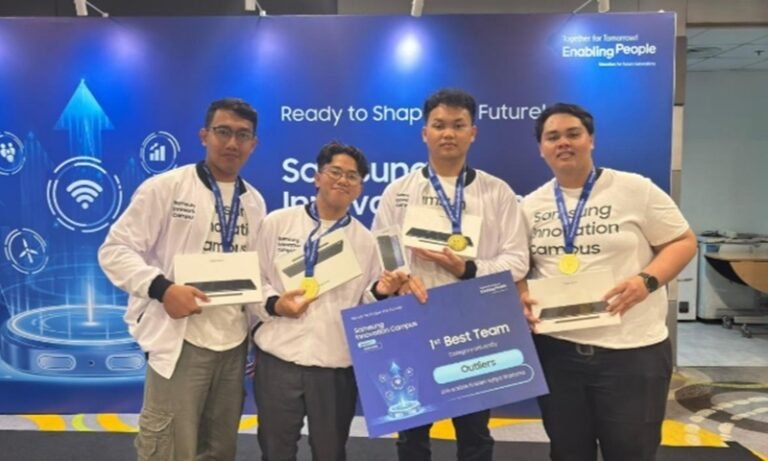 Mahasiswa Universitas Kristen Satya Wacana menciptakan PhysioTrack, smart assistance terapi pascastroke berbasis IoT dan AI yang dapat digunakan di rumah. Tim FTEK UKSW mengembangkan inovasi ini di Salatiga pada 2026 karena keterbatasan akses rehabilitasi. Prototipe diuji pada pasien dan meraih Juara 1 Samsung Innovation Campus Batch 7.