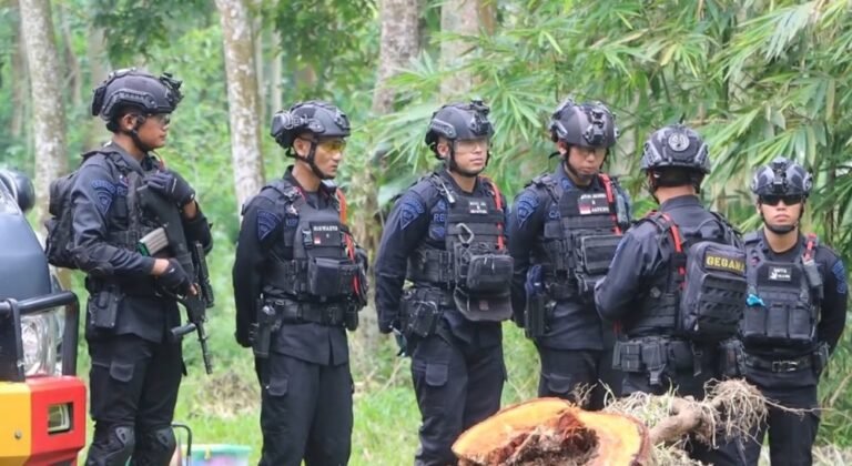 Polres Semarang memusnahkan 2,1 kilogram obat mercon hasil Operasi Pekat di Ungaran Timur, Jumat (27/2/2026). Kegiatan dipimpin Kapolres Semarang AKBP Ratna Quratul Ainy bersama Tim Gegana Brimob Polda Jawa Tengah. Langkah ini dilakukan untuk mencegah bahaya bahan peledak serta menjaga keamanan masyarakat selama Ramadan hingga