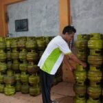 PT Pertamina Patra Niaga Regional Jawa Bagian Tengah mengimbau masyarakat mampu di Jawa Tengah dan DIY beralih ke LPG non-subsidi menjelang Ramadan 2026. Area Manager Taufiq Kurniawan menegaskan LPG 3 kg diperuntukkan bagi warga kurang mampu, dengan pembelian di pangkalan resmi sesuai HET Rp18.000 guna menjaga ketepatan distribusi.