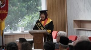 Program Doktor Manajemen FEB UKSW meluluskan Doktor ke-100 atas nama Dr. Renny Hermawati di Salatiga, baru-baru ini. Melalui disertasi tentang ketahanan karier awak kapal wanita Indonesia, Renny meneliti faktor individu, organisasi, dan budaya yang memengaruhi keputusan bertahan atau meninggalkan profesi, menggunakan studi kasus kualitatif.