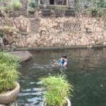 Patirtan Penjawi Resto dan Resort resmi diluncurkan di Desa Plumbon, Suruh, Kabupaten Semarang, Minggu (15/2/2026). Owner Iwan Gunawan Herdiwanto menghadirkan wisata pemandian alami dengan sensasi ikan dewa untuk relaksasi dan pengalaman spiritual. Konsep alam, sejarah, resto Nusantara, dan penginapan bernuansa desa menjadi daya tarik jelang Ramadan.