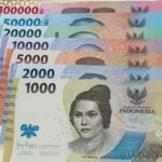 Bank Indonesia memastikan penukaran uang layak edar tetap tersedia melalui perbankan tanpa syarat rekening. Pernyataan disampaikan Kepala Perwakilan BI Jateng Mohamad Noor Nugroho di Jawa Tengah jelang Ramadan dan Idulfitri 2026. Kebijakan ini diambil karena tingginya kebutuhan uang tunai. Masyarakat dapat menukar langsung di bank atau kas keliling resmi.