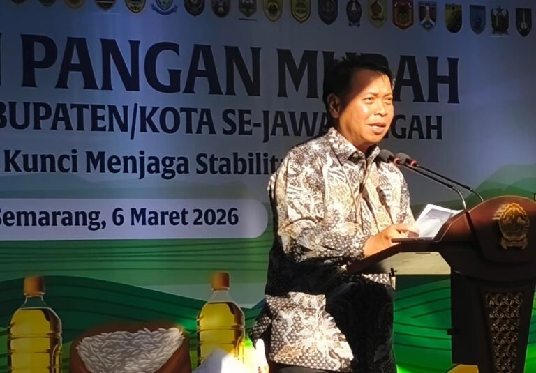 Pentingnya sinergi menjaga stabilitas harga dan pasokan pangan jelang Ramadan dan Idulfitri disampaikan Kepala Perwakilan Bank Indonesia Provinsi Jawa Tengah, Mohamad Noor Nugroho, saat Gerakan Pangan Murah di Kecamatan Semarang Barat, Semarang, Jumat (6/3/2026), melalui penguatan koordinasi TPID dan strategi pengendalian inflasi 4K.