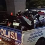 Kecelakaan karambol terjadi saat sebuah truk boks menabrak delapan sepeda motor dan satu mobil di Exit Tol Bawen, Kabupaten Semarang, Selasa (3/3/2026). Sopir truk Indra Warsito diduga mengalami rem blong setelah melanjutkan perjalanan dari Weleri, sehingga kendaraan tak terkendali dan menabrak kendaraan yang berhenti di lampu merah.