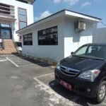 Larangan penggunaan mobil dinas untuk mudik Lebaran diberlakukan Bupati Semarang Ngesti Nugraha di Ungaran, Jumat (13/3/2026), dengan mewajibkan seluruh kendaraan dinas tetap berada di kantor OPD selama cuti Idulfitri guna menjaga kedisiplinan ASN melalui surat edaran resmi pemerintah daerah.