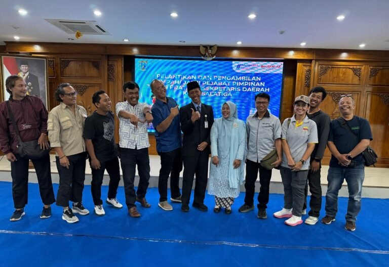 Pelantikan Muthoin sebagai Sekda definitif dilakukan Wali Kota Salatiga Robby Hernawan di ruang Kaloka Setda, Selasa (17/3/2026), menggantikan pejabat sebelumnya yang pensiun, melalui seleksi terbuka untuk memperkuat koordinasi birokrasi dan meningkatkan kinerja pemerintahan secara profesional.