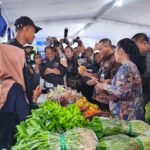 Gerakan Pangan Murah serentak di 35 kabupaten/kota resmi dibuka Gubernur Ahmad Luthfi di Kantor Kecamatan Semarang Barat, Semarang, Jumat (6/3/2026). Program ini digelar pemerintah daerah untuk menjaga stabilitas harga pangan menjelang Ramadan dan Idulfitri melalui operasi pasar dan penguatan distribusi bahan pokok.