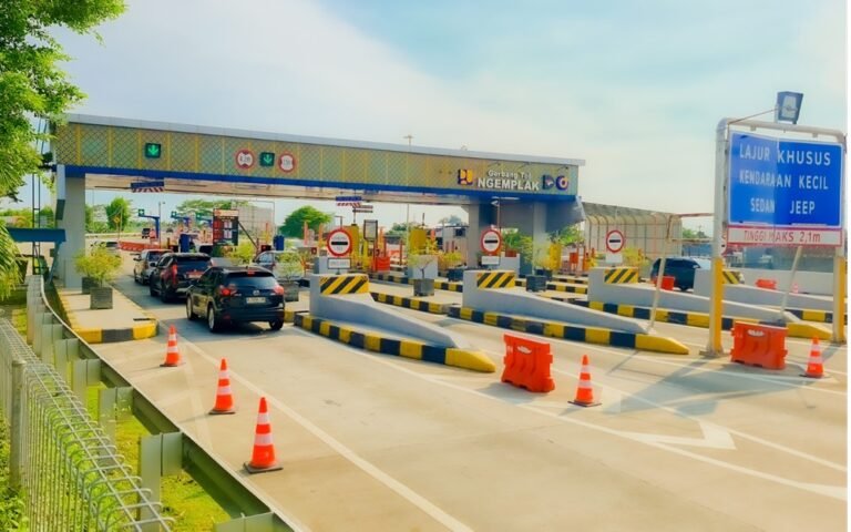 Peningkatan arus lalu lintas terjadi di Tol Solo–Ngawi menjelang Idulfitri 1447 H, dipantau PT Jasamarga Solo Ngawi di GT Ngemplak Boyolali pada 11–16 Maret 2026, didominasi kendaraan pribadi, seiring meningkatnya mobilitas mudik, dengan optimalisasi layanan operasional dan koordinasi guna menjaga kelancaran perjalanan.