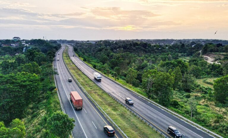 Imbauan keselamatan disampaikan pengelola PT Jalan Solo Ngawi kepada pengguna jalan di ruas Tol Solo–Ngawi menjelang mudik Lebaran 2026 agar menjaga kecepatan maksimal 100 km/jam, memeriksa kondisi kendaraan, memanfaatkan rest area, serta memastikan saldo e-toll mencukupi sebelum perjalanan.