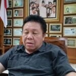 Peringatan kewaspadaan demam berdarah disampaikan Ketua DPRD Salatiga Dance Ishak Palit setelah dua warga Karangpete, Kutowinangun Lor, Tingkir terjangkit DBD, Senin (9/3/2026). Menjelang Lebaran dan musim hujan, Dinas Kesehatan diminta melakukan fogging serta mengimbau warga menjaga kebersihan lingkungan untuk mencegah penyebaran.