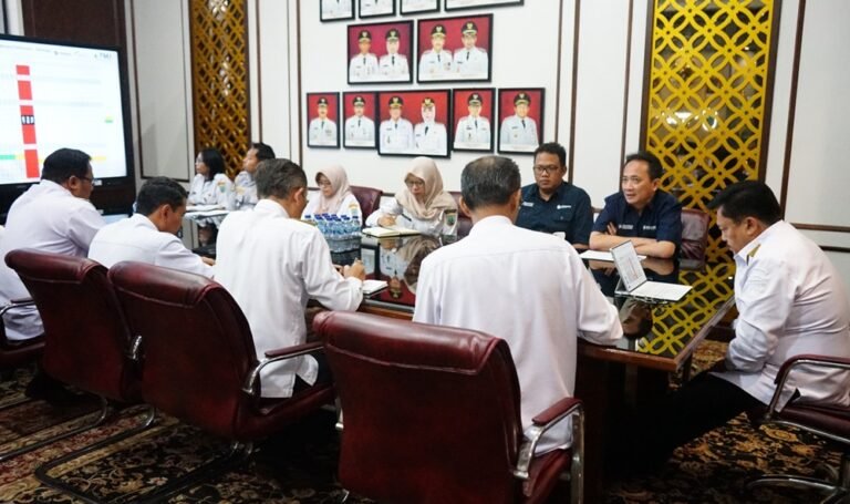 Rencana pembangunan Exit Tol Patimura memasuki tahap lelang kontraktor. Proyek ini dibahas oleh Robby Hernawan bersama PT Trans Marga Jateng di Salatiga melalui audiensi di ruang kerja wali kota. Pertemuan berlangsung awal Maret 2026 untuk mempercepat akses dan mobilitas, dengan penandatanganan kontrak direncanakan setelah Lebaran.