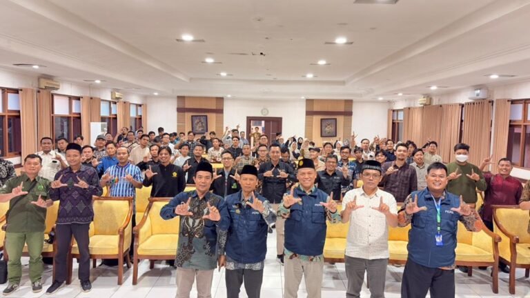 Pesantren Jurnalistik digelar Majelis Pustaka dan Informasi PWM Jawa Tengah di BPSDMD Semarang, 6–7 Maret 2026. Kegiatan ini diikuti 110 peserta dari MPI kabupaten/kota dan kader literasi guna memperkuat dakwah digital Muhammadiyah melalui pelatihan penulisan berbasis AI hingga videografi mobile untuk menangkal hoaks.