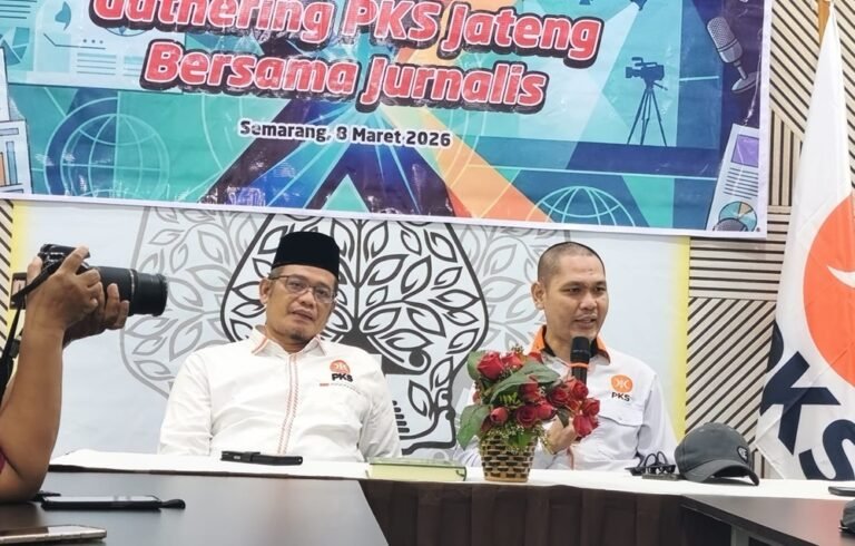 Penguatan kaderisasi partai ditegaskan Partai Keadilan Sejahtera Jawa Tengah melalui pernyataan Sekretaris Umum Julisa Ramadhan di Kantor DPW PKS, Semarang, Minggu (8/3/2026). Langkah ini dilakukan untuk memperkuat kualitas kader dan memperluas keanggotaan melalui program intensifikasi, ekstensifikasi, serta peningkatan komunikasi dengan media.