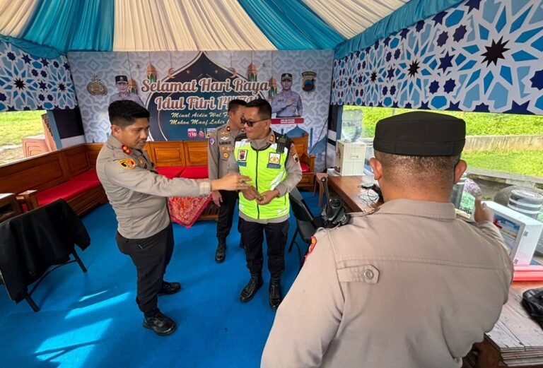 Pengecekan kesiapan pos pengamanan Operasi Ketupat Candi 2026 dilakukan Kapolres Salatiga AKBP Ade Papa Rihi di sejumlah titik Kota Salatiga, Selasa (10/3/2026), guna memastikan personel, sarana, dan prasarana siap melayani pemudik serta menjaga keamanan dan kelancaran arus mudik dan balik Idul Fitri.