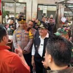Pemantauan harga dan stok bahan pokok dilakukan Wali Kota Salatiga Robby Hernawan bersama Kapolres AKBP Ade Papa Rihi di Pasar Raya 1, Toko Dadi Agung, dan Pasar Rejosari, Sabtu (14/3/2026), guna memastikan ketersediaan pangan tetap aman serta mencegah penimbunan menjelang Idul Fitri.
