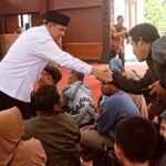 Penyambutan pemudik program mudik gratis dilakukan Bupati Semarang Ngesti Nugraha di Pendapa Rumah Dinas Bupati Semarang, Senin (16/3/2026) sore, dengan menyalami peserta yang tiba sebagai bentuk perhatian pemerintah daerah dalam mendukung kelancaran dan kenyamanan arus mudik Lebaran.