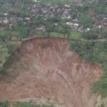 Relokasi sementara warga terdampak longsor disiapkan oleh Ngesti Nugraha bersama Pemerintah Kabupaten Semarang di Dusun Bandungan, Desa Kalongan, Kecamatan Ungaran Timur pada Rabu (4/3/2026). Langkah ini dilakukan karena pergerakan tanah mendekati permukiman, dengan menyiapkan lahan huntara, pemasangan EWS, serta pemantauan bersama instansi terkait.