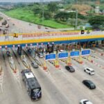 Penyesuaian tarif ruas Tol Batang–Semarang mulai berlaku 7 Maret 2026 diumumkan oleh PT Jasamarga Semarang Batang di Jawa Tengah, berdasarkan keputusan Kementerian Pekerjaan Umum. Kebijakan ini bertujuan menjaga kualitas layanan, keselamatan, serta keberlanjutan pengelolaan infrastruktur jalan tol melalui evaluasi standar pelayanan minimal.