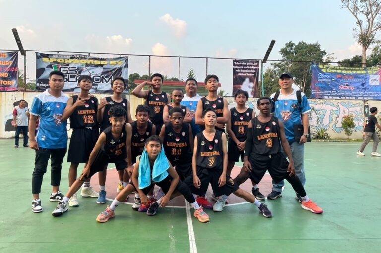 Kejuaraan bola basket “Lentera Cup 3x3 Battleground 2026” digelar SMP Kristen Lentera Ambarawa di AKA Arena Ambarawa, 30–31 Maret 2026. Ajang ini menyasar pelajar KU-12 dan KU-16 guna membentuk karakter, menjaring talenta muda, serta memasyarakatkan olahraga basket melalui kompetisi sehat dan dinamis.