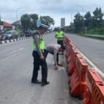 Kecelakaan beruntun di kawasan Exit Tol Bawen diungkap penyebabnya oleh Dinas Perhubungan Kabupaten Semarang melalui Plt Kepala Dishub Djoko Noerjanto di Kabupaten Semarang, Selasa 3 Maret 2026. Insiden dipicu kendaraan tidak laik jalan dan dugaan rem blong, sehingga pemerintah mengusulkan rekayasa lalu lintas untuk mencegah kecelakaan serupa.