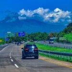 Lonjakan arus lalu lintas diprediksi terjadi di ruas Tol Solo–Ngawi pada periode mudik Lebaran 2026 dengan puncak pergerakan kendaraan 22 Maret. PT Jalan Solo Ngawi memperkirakan volume kendaraan meningkat hingga 50 persen dari kondisi normal melalui pemantauan di Gerbang Tol KM 91,9.