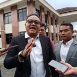 Sidang praperadilan kasus dugaan kredit fiktif Perumda BPR Bank Salatiga diajukan tersangka Ravly Adhitya Permata di Pengadilan Negeri Salatiga, Selasa (10/3/2026), karena menilai penetapan tersangka oleh Kejaksaan Negeri tidak sesuai prosedur hukum, dengan kuasa hukum mempersoalkan bukti, pelunasan kredit, serta proses penahanan.