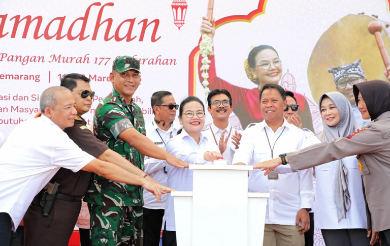 Pengendalian harga kebutuhan pokok selama Ramadan dilakukan Pemerintah Kota Semarang bersama Bank Indonesia Jawa Tengah melalui Bazar Ramadan dan Gerakan Pangan Murah di Balai Kota Semarang, Rabu (11/3/2026), dengan melibatkan puluhan UMKM dan perusahaan serta penyebaran program di ratusan titik kelurahan.